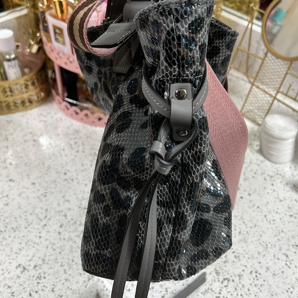 Faux snakeskin leopard print tote - Picture 9 of 9